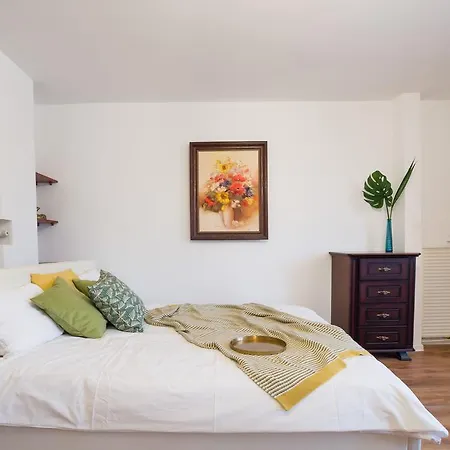 Проживання в сім'ї Apartament Stefano